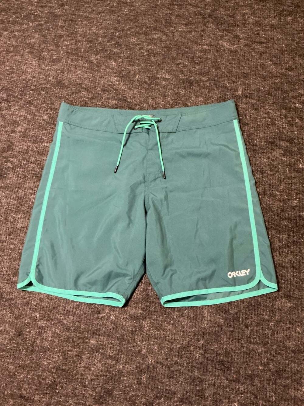 Oakley Performance Fit Board Shorts Mens Size US/EU 38 JPN 40 Green